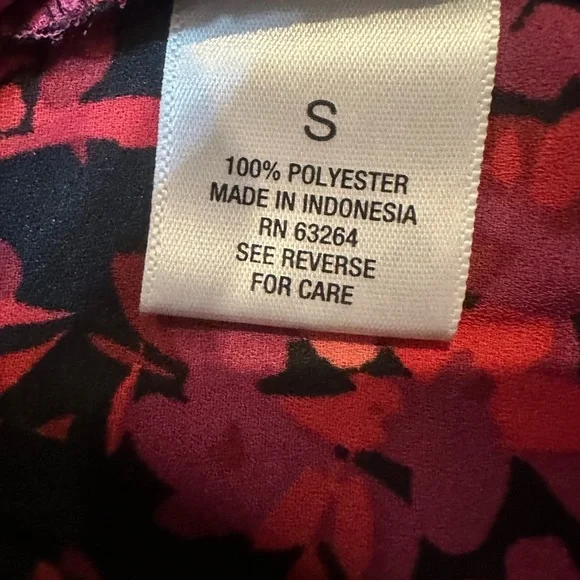 Roz & Ali Vibrant Floral Blouse with Ruffles - Picture 5 of 13